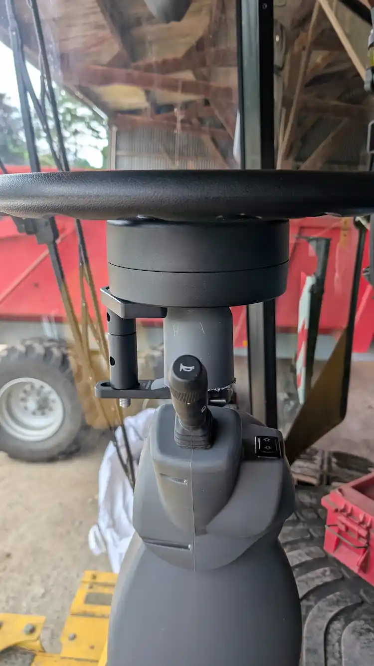 Volant eSurvey installé avec bague d’adaptation sur moissonneuse