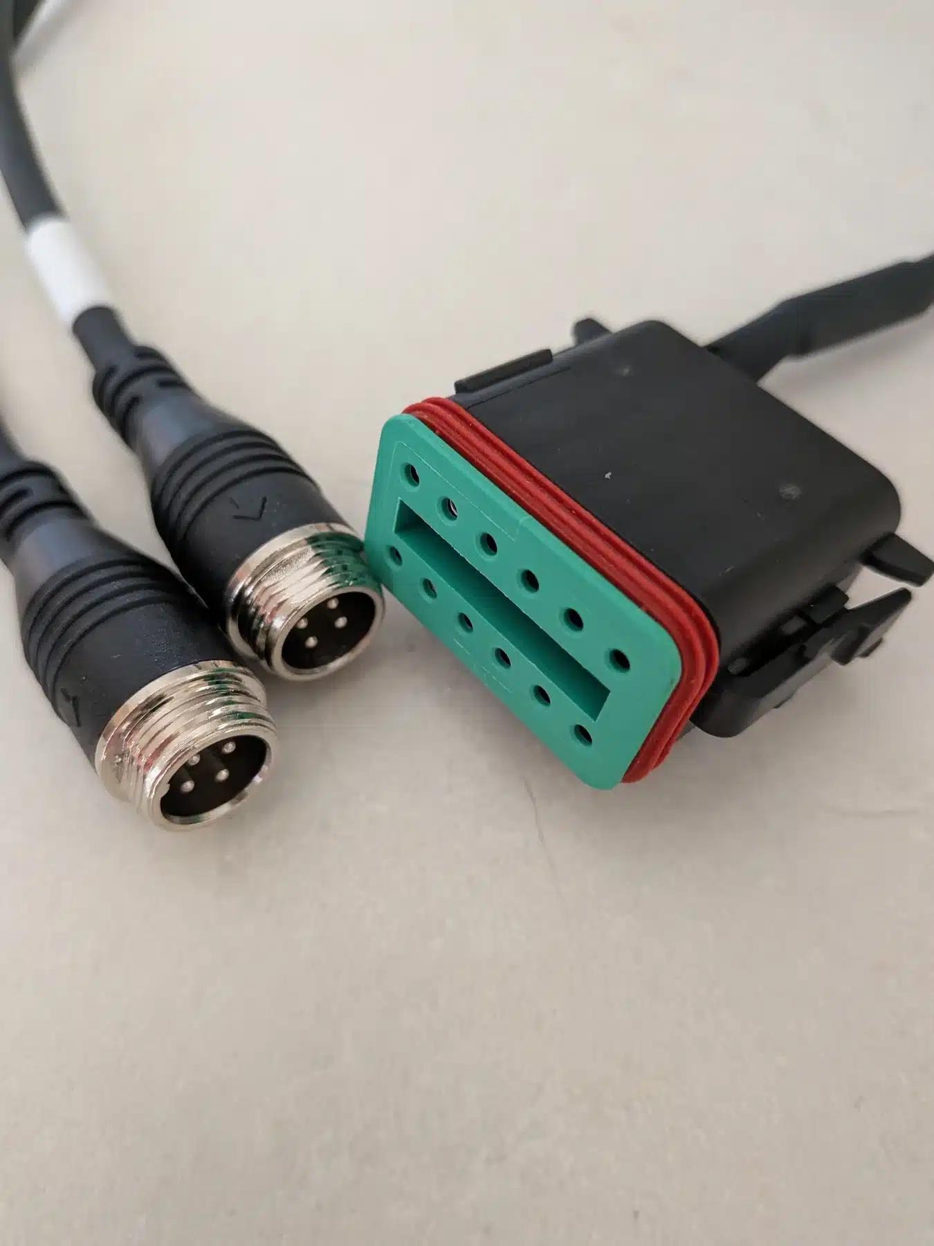 Détail des connecteurs du faisceau eSurvey